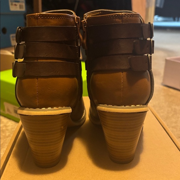 CCO Excellent Like New Condition Journee Collection Wide Strap Booties - Picture 6 of 9